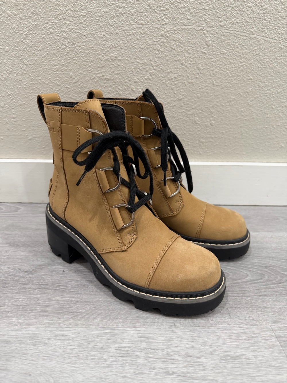 Women's SOREL Joan Now Boots size 6.5